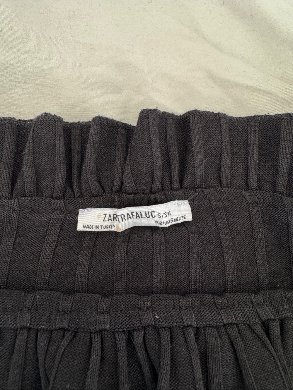Zara Black Ribbed Off-Shoulder Top with Ruffle Edge - Picture 5 of 7